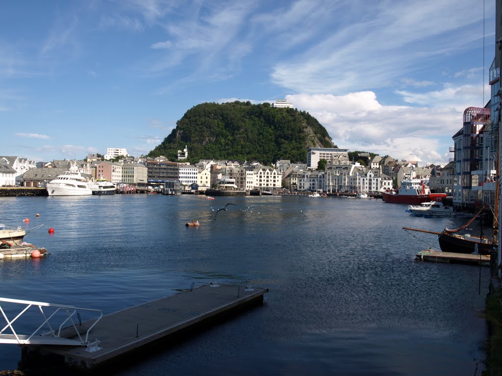 Alesund by iainbarclay