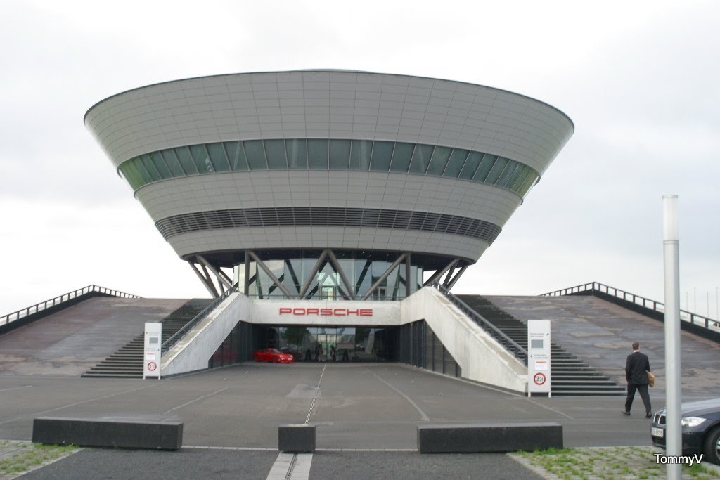 Porsche Leipzig Besucher und Konferenzzentrum by TommyV-Berlin