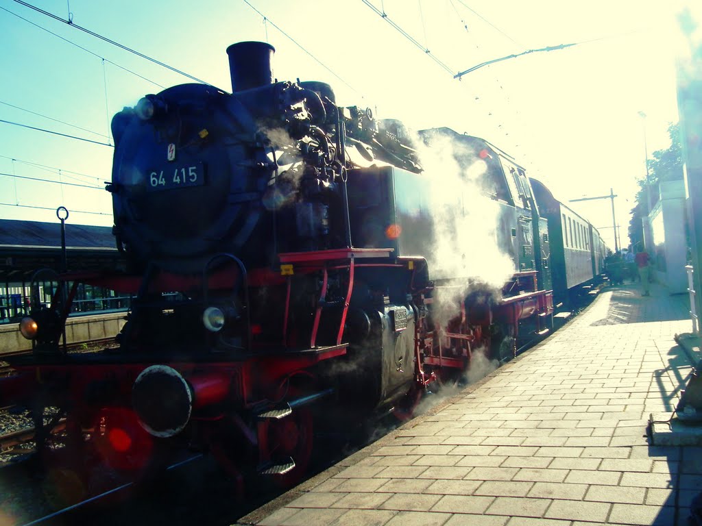 Steam Loc on Trainstation Apeldoorn by Peter van de Groep