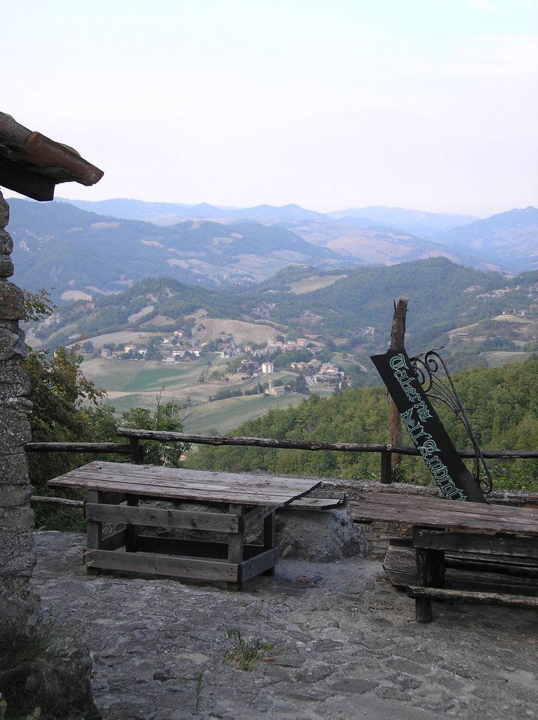 Taverna fra i monti. Castello delle Carpinete by alphaorionis