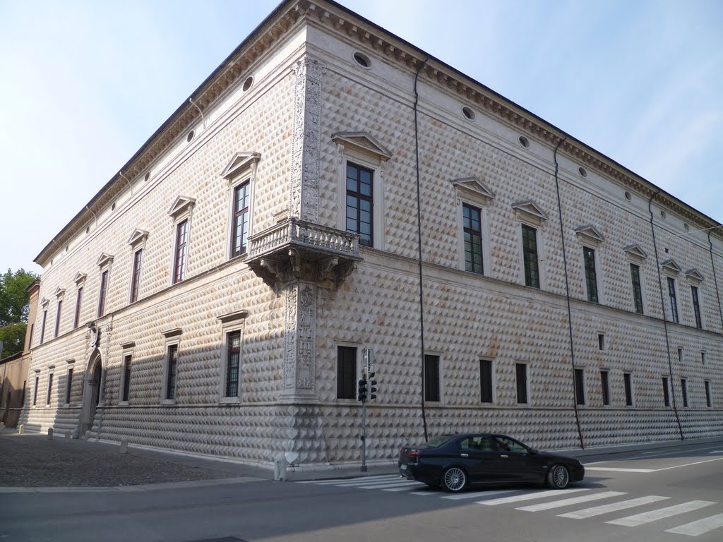 FERRARA - Un simbolo della città estense: Inimitabile meraviglioso Palazzo dei Diamanti by leochiodojeans