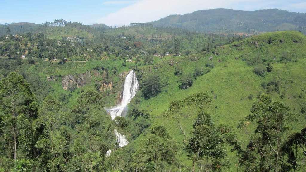 Wide view of Devon falls by eranga pathirana