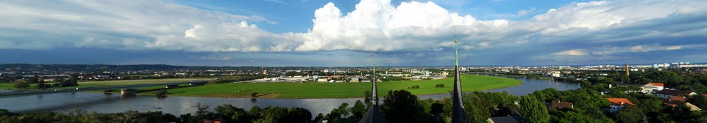 Blick von der Briesnitzer Kirche in Richtung Osten by killerspargel79