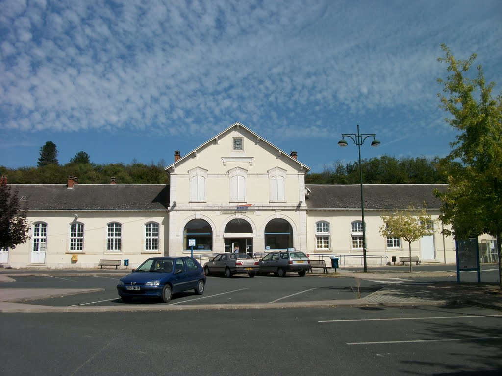 Gare SNCF by Noé Diakubama