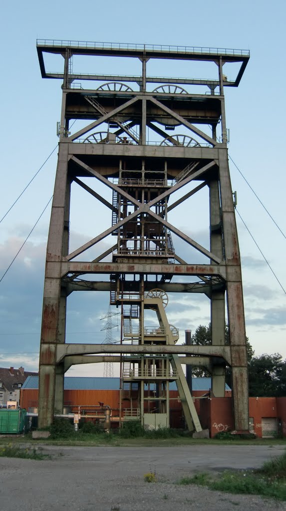 Industriedenkmal Förderturm Zeche Gneisenau by Udo Pulnar