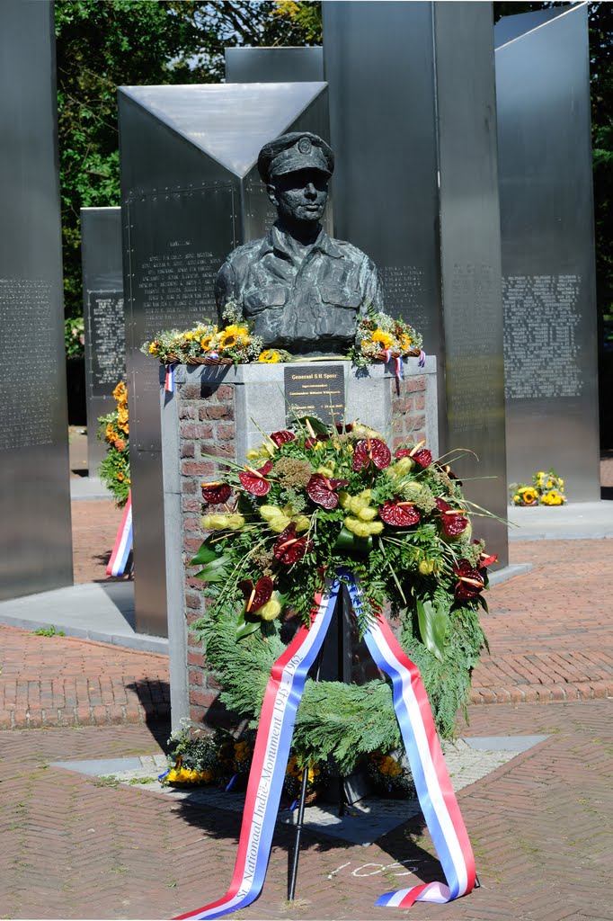 Generaal S.H. Spoor, Nationaal Indië monument by PeterSchnitzler