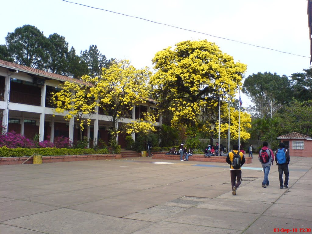 Patio de formación del CTN by Julio Ruben Elizeche…