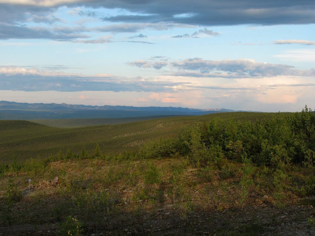 2010-06-26 Dempster Highway at Eagle Plains, Looking SE. (About midnight.) by deanstucker