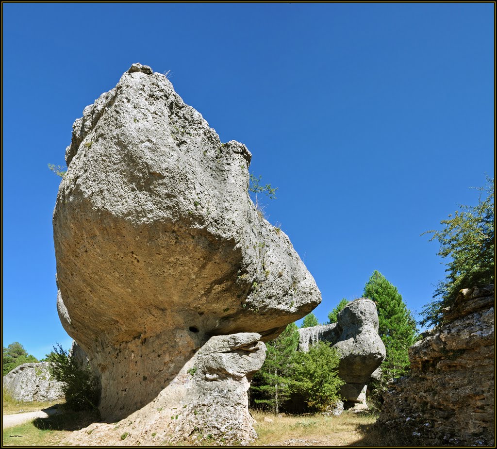 Rocas by Juan Sáez