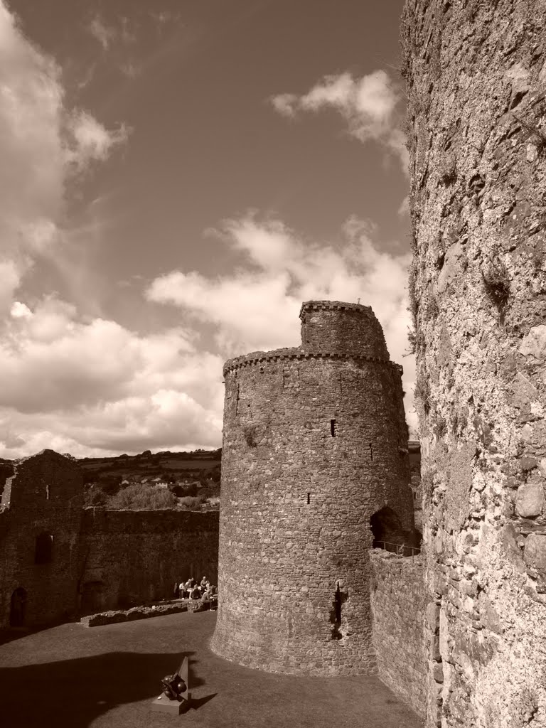 Kidwelly Castle by john_porter2