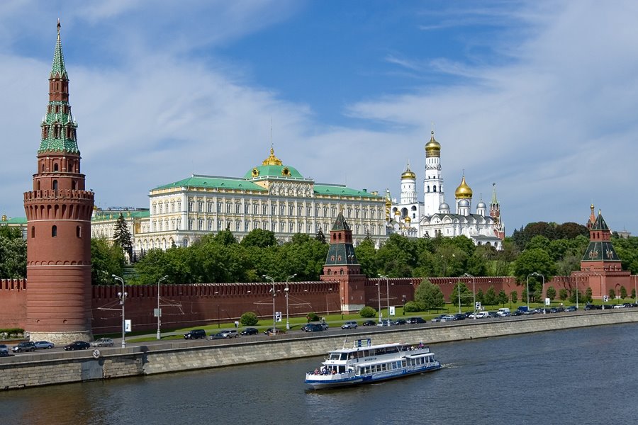 Moscow, Kremlin from Большой Каменный мост by andrei197