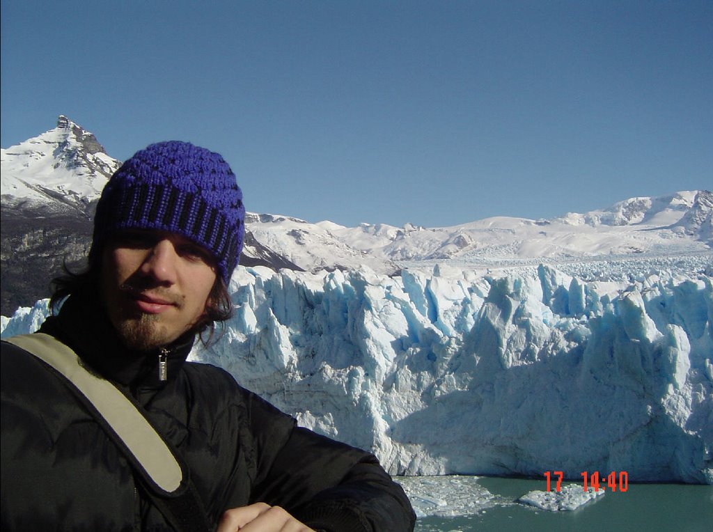 Junto al Perito Moreno by Harvy