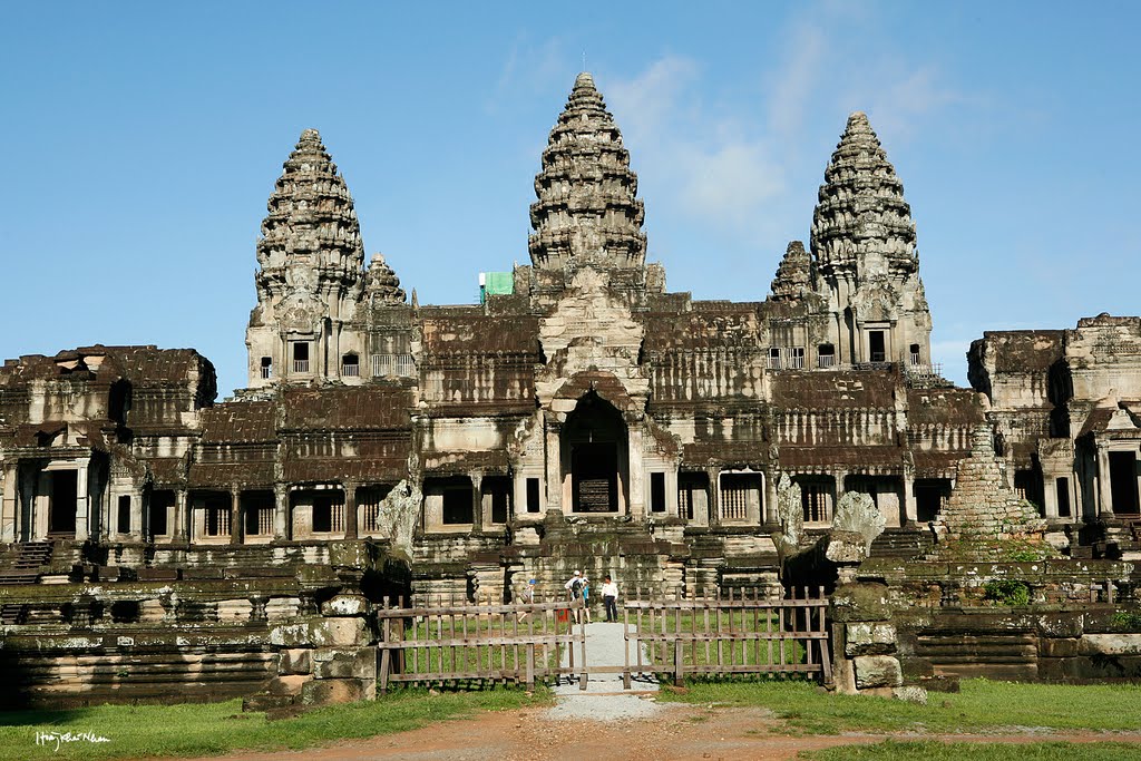 Angkor Wat (by Hoàng Khai Nhan) by Hoàng Khai Nhan