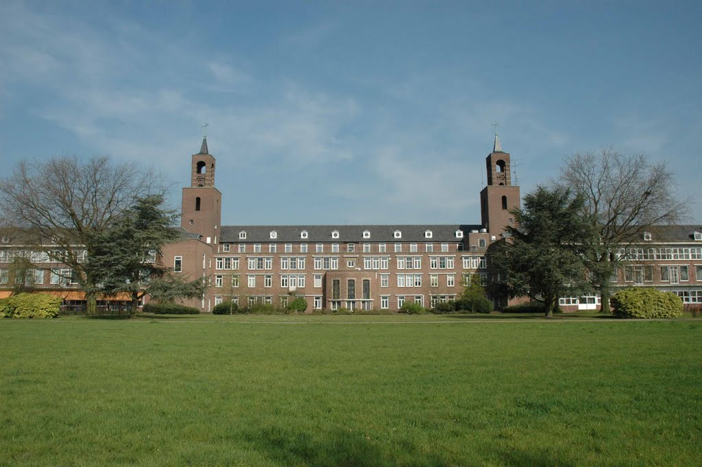 De Klokkenberg, Galderseweg, Breda, The Netherlands by Scott Nova