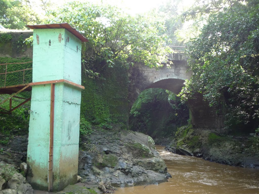 Puente sobre el Río Poas en la Garita de Alajuela by george2001