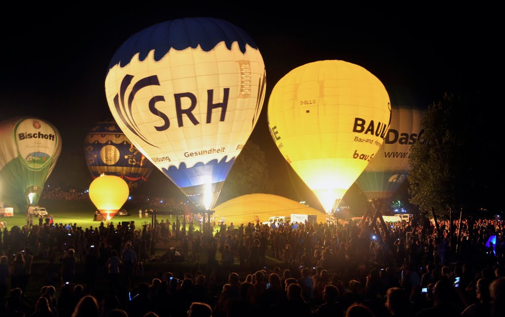 Mannheim - Luisenpark. Ballon Glühen. '...Boah bin ich hell, Mann...' ruft SRH zum Örtlichen. by Michael Eckrich-Neub…