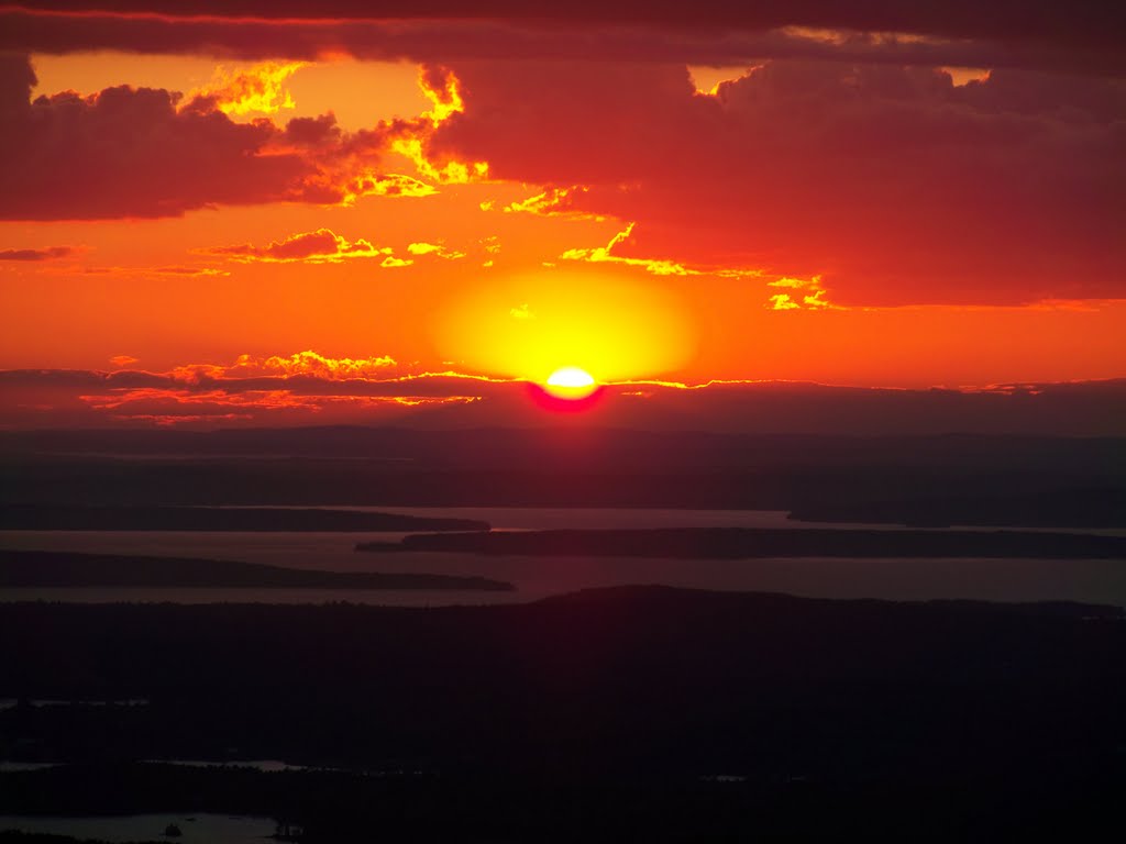 Glowing Red, Cadillac Mountain by skorpyun