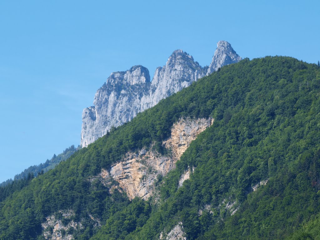 Dents de Lanfon boven Lac d'Annecy by Wim Constant