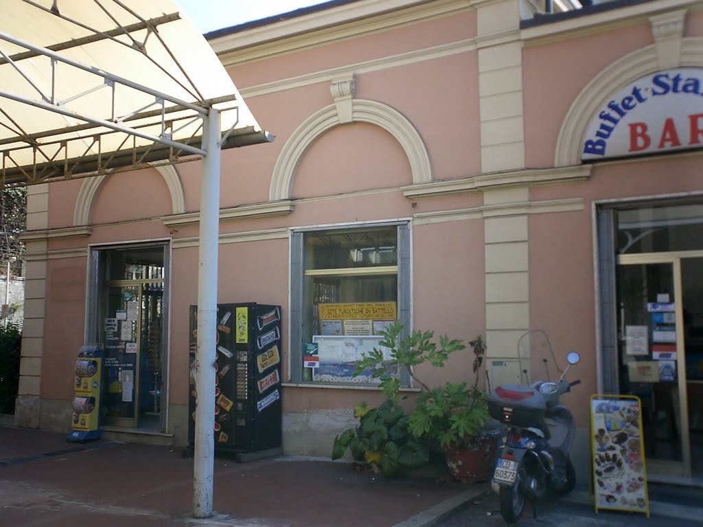 Stazione di Santa Margherita Ligure by kajikawa