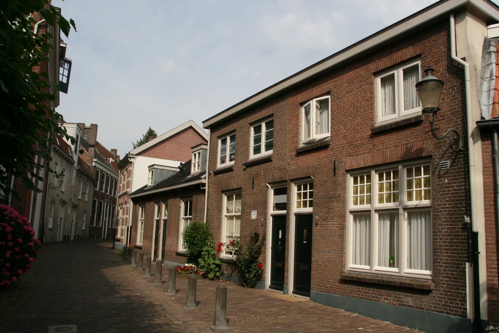 Muurhuizen thv Drieringensteeg, Amersfoort. by Carl030nl