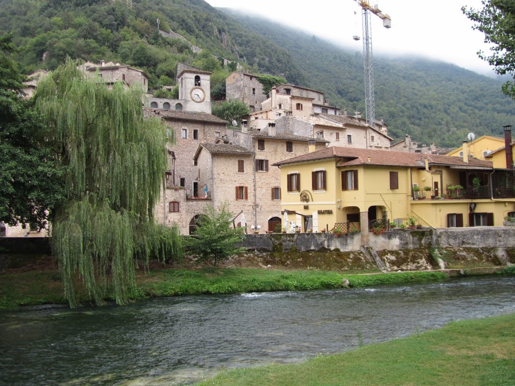 Scheggino visto dal fiume Nera by plino