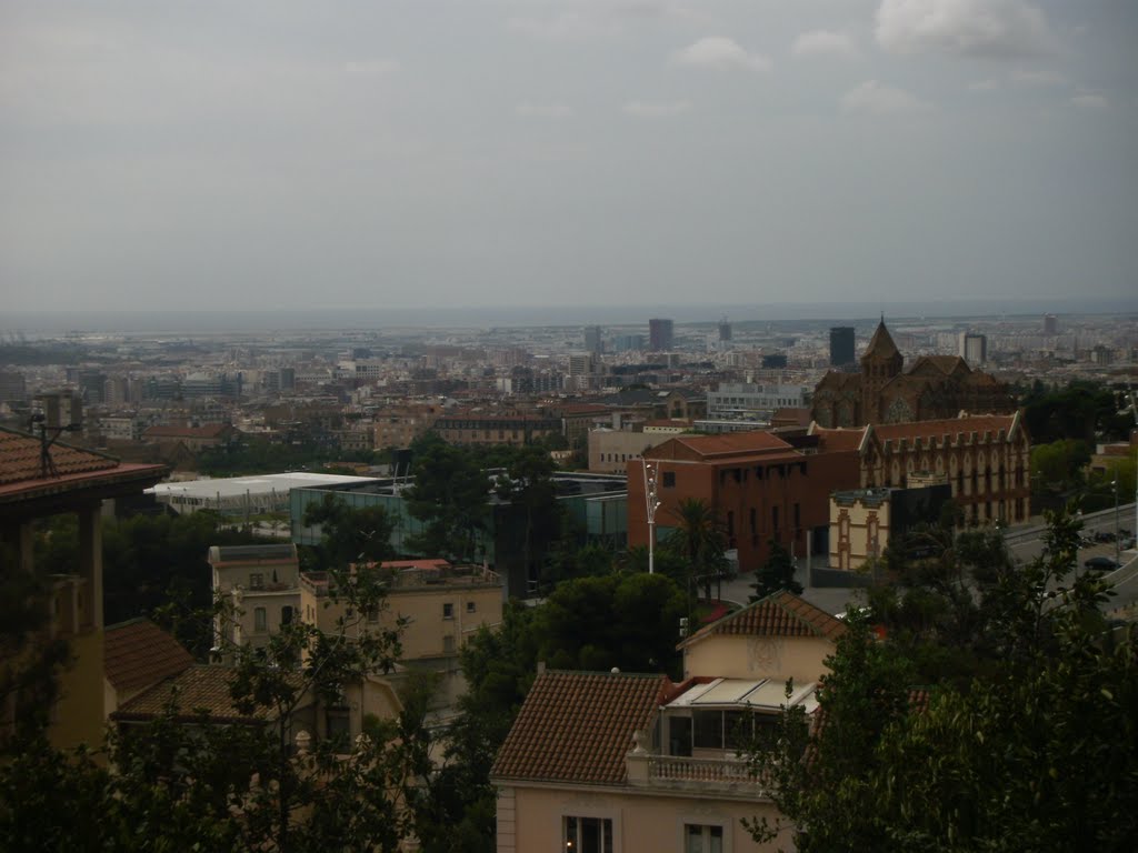 Ausblick auf Barcelona vom Fuße des Tibidabo (ca. 200 m hoch) by Green Island