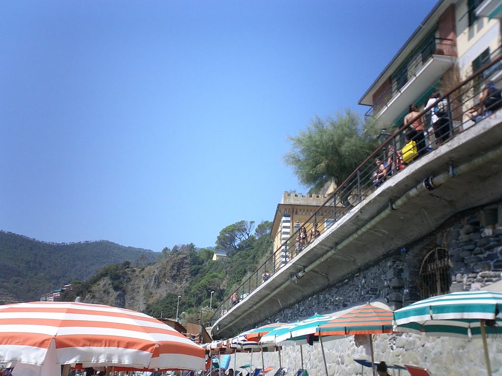 Monterosso al Mare by kajikawa