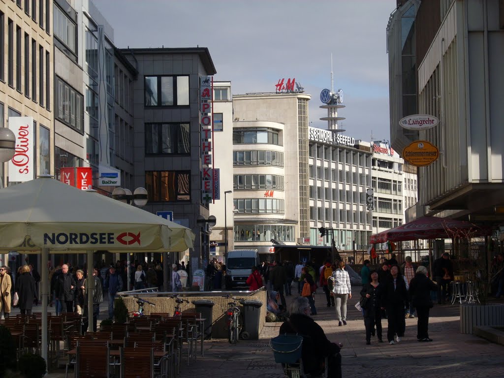 Hannover, Karmarschstraße by Mykola Czerjoszyn