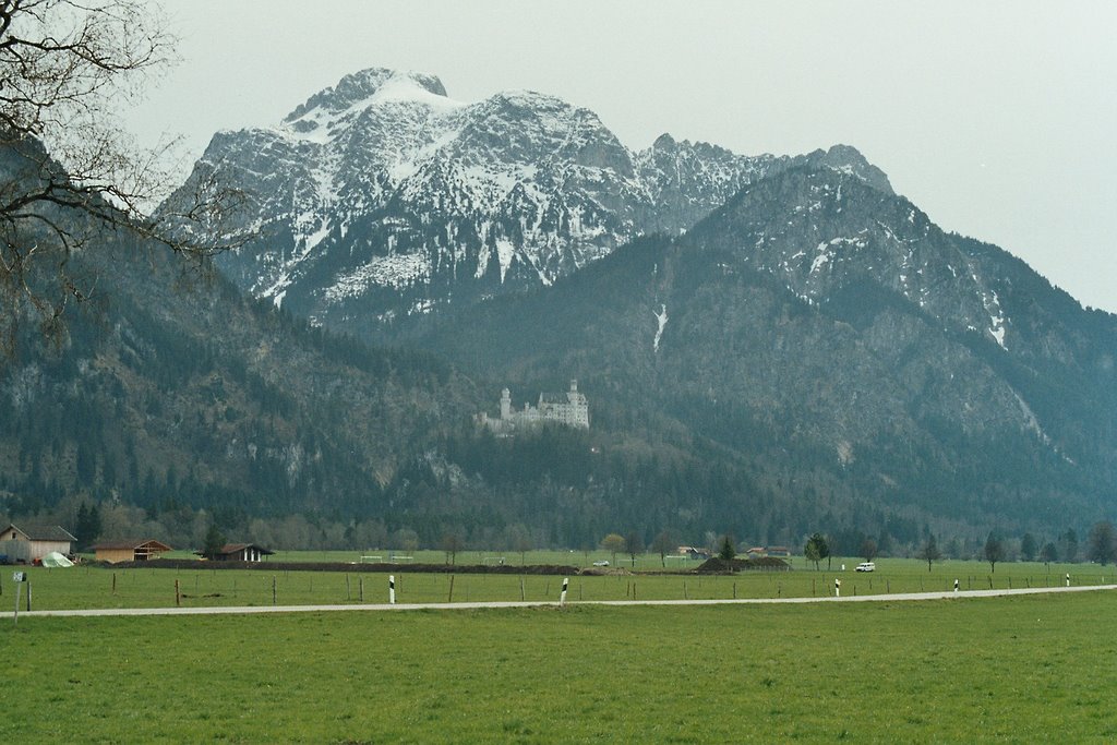 Blick auf Schloß Neuschwanstein - April 2005 by Stefan Bock