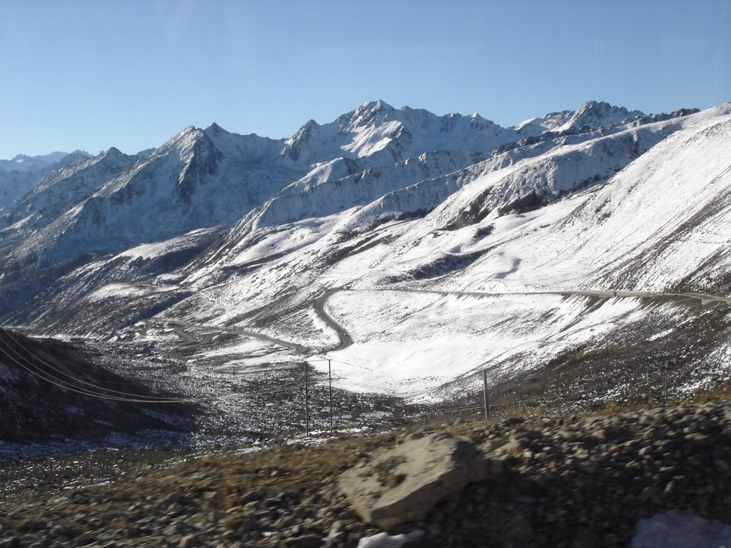 Sheduo Shan Pass, View down to the south-west (to Kangding) by gutzie