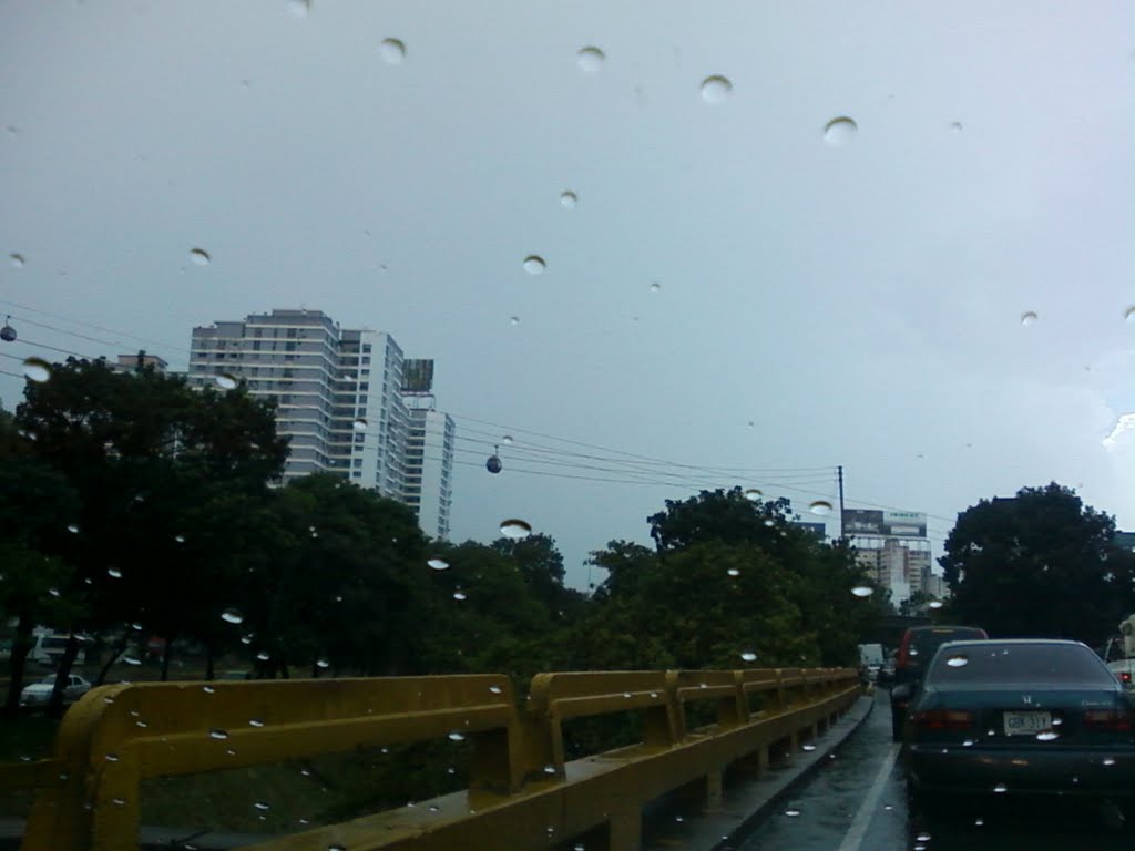 Caracas, Autopista Francisco fajardo, Metro cable San Agustin by favikar