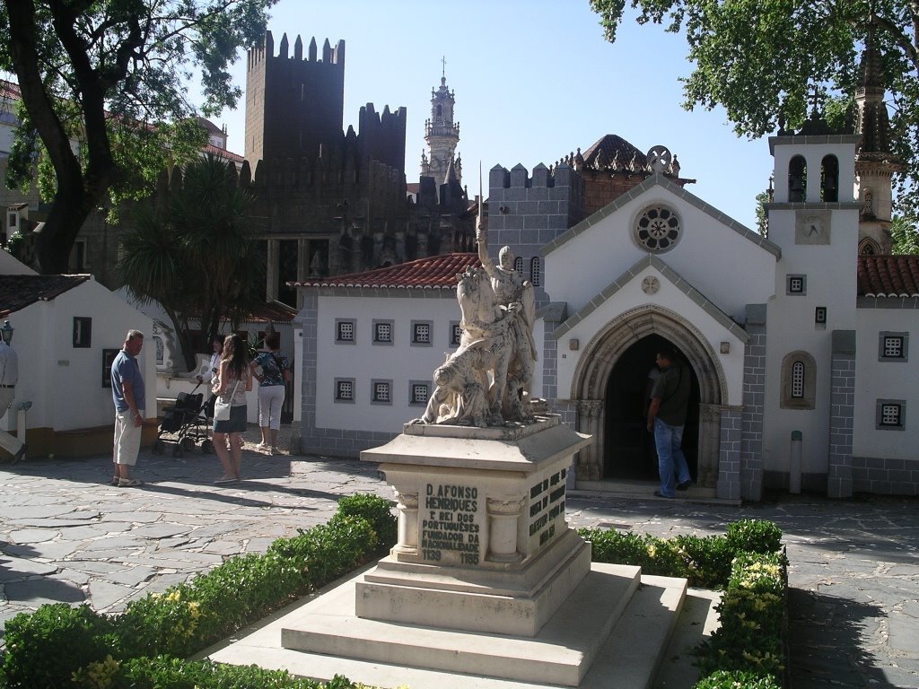 Portugal dos Pequeninos - Estatua D. Afonso Henriques by PAULO FRANCIS