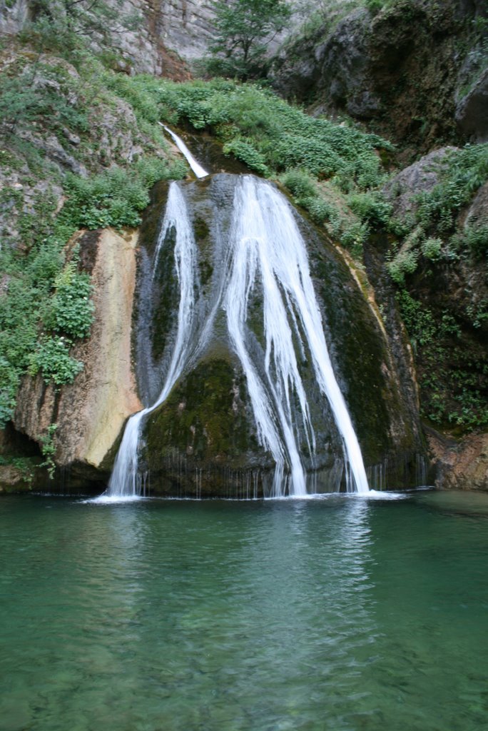 Nacimiento rio mundo by Rafael Ibañez