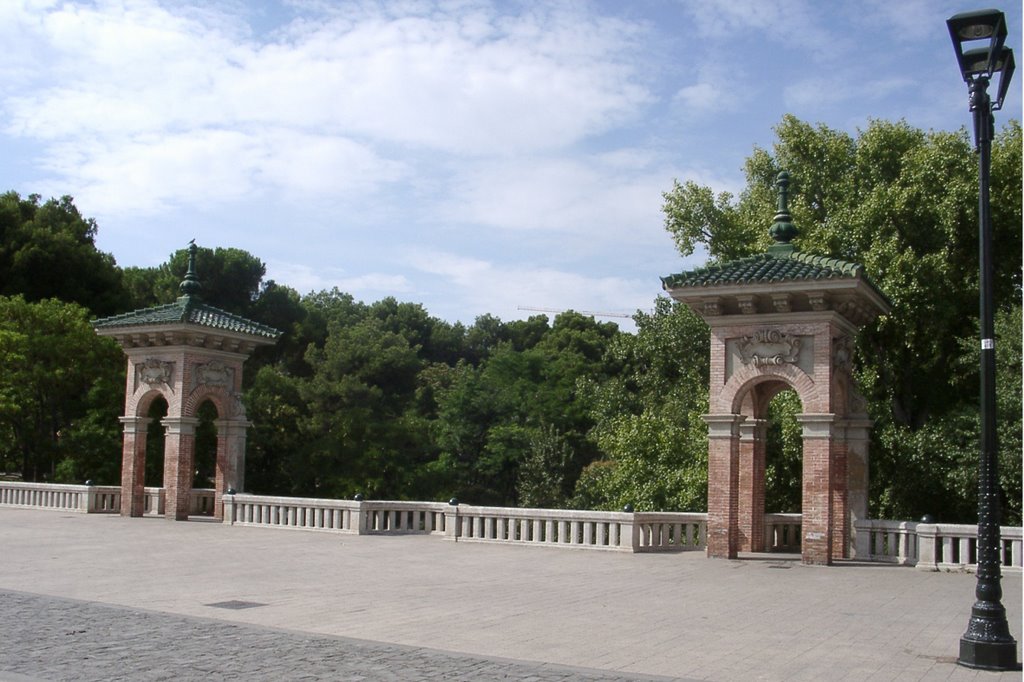 Entrada al Parque Grande (Primo de Rivera) by Feno