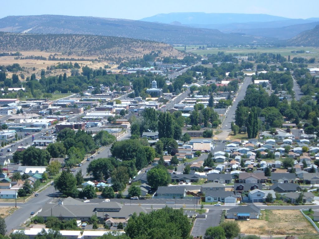 Prineville from the Ochoco State Scenic Viewpoint by jeredr