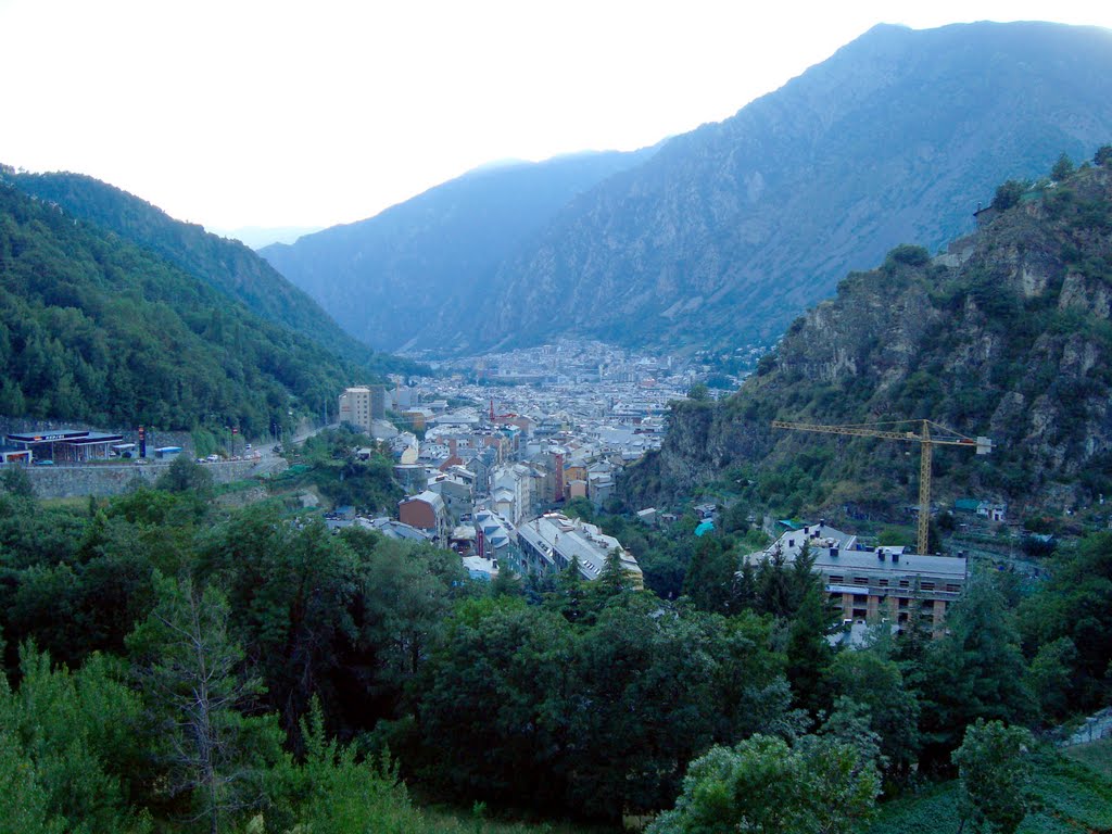 Entardecer em Andorra la Vella (07/2010) by Urias E. Takatohi