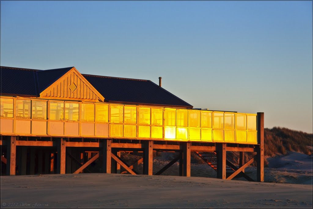 Last Sunrays on Heartbreak Hotel - Terschelling, The Netherlands by Wim Janssen