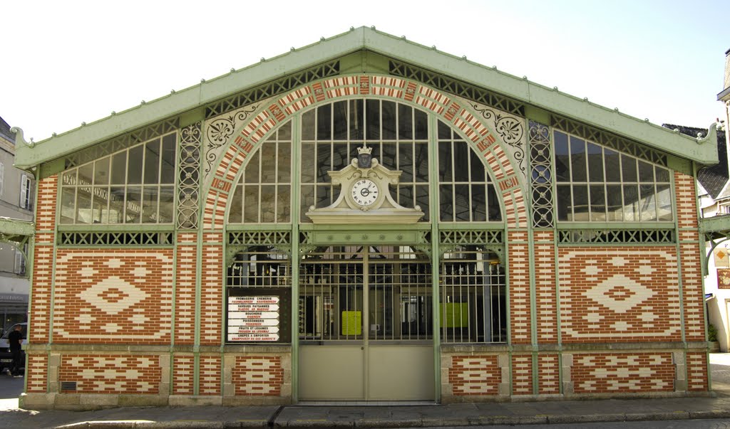 Quimperle, Finistere, Markthalle, Frontansicht by Uwe Gehring