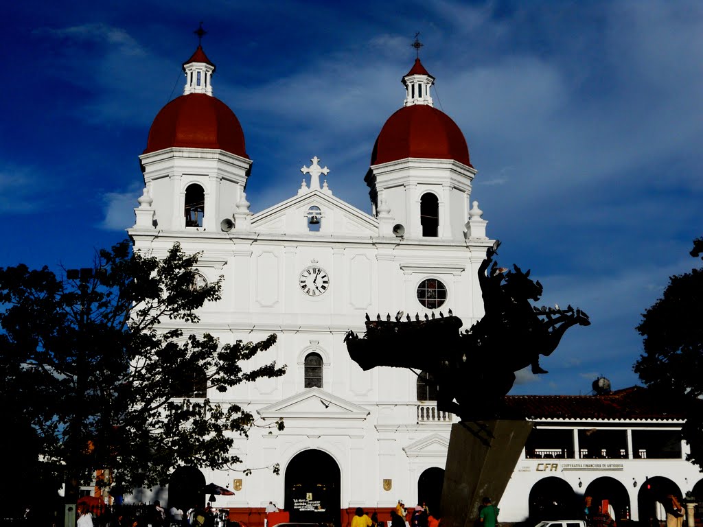 Concatedral de San Nicolás el Magno de Rionegro by WorldView2010