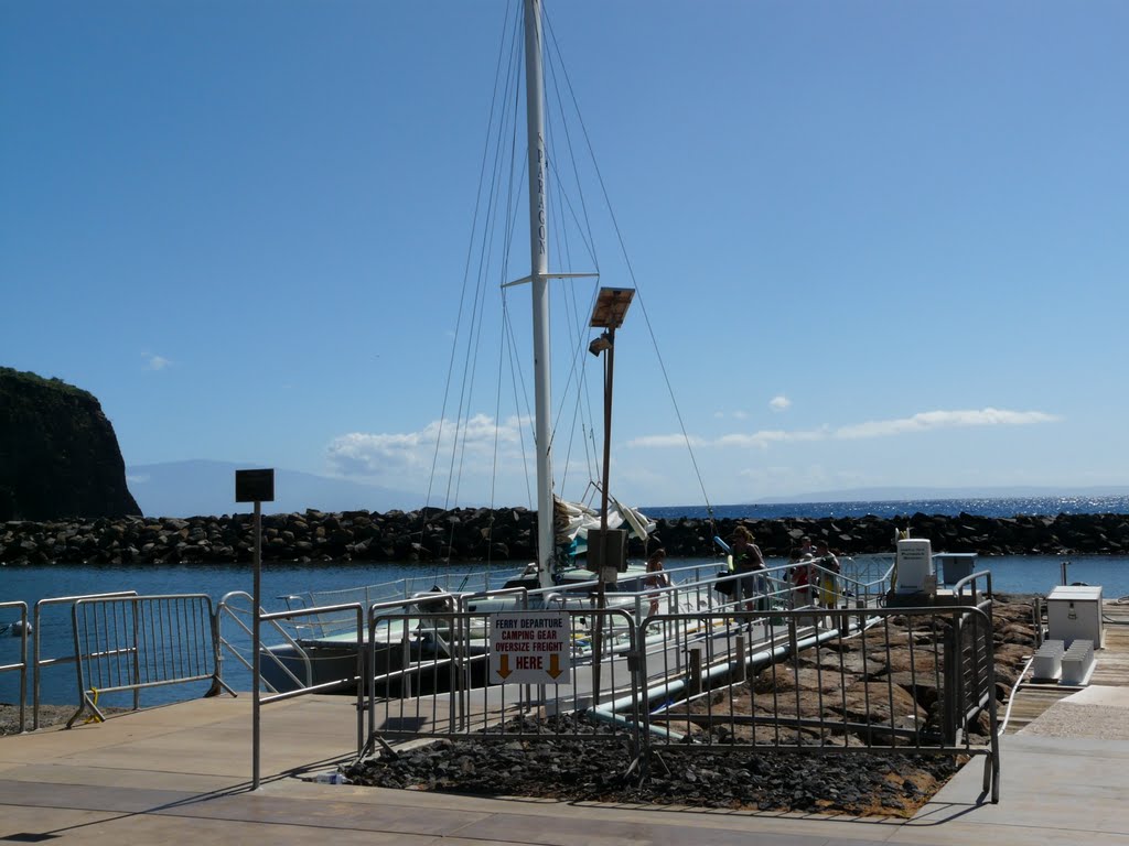 Pier, Lanai by dougbsmith