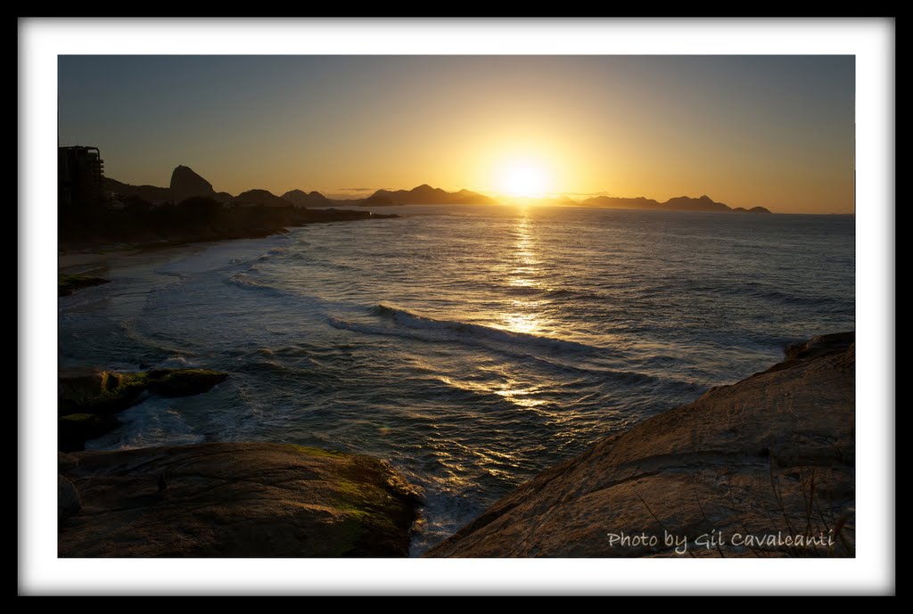 Sunrise from Arpoador by Gil Cavalcanti