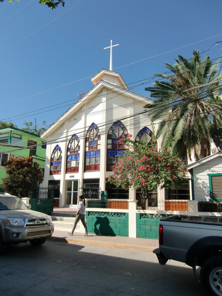 Iglesia Bautista, Roatan Island, Honduras by perezmontejo