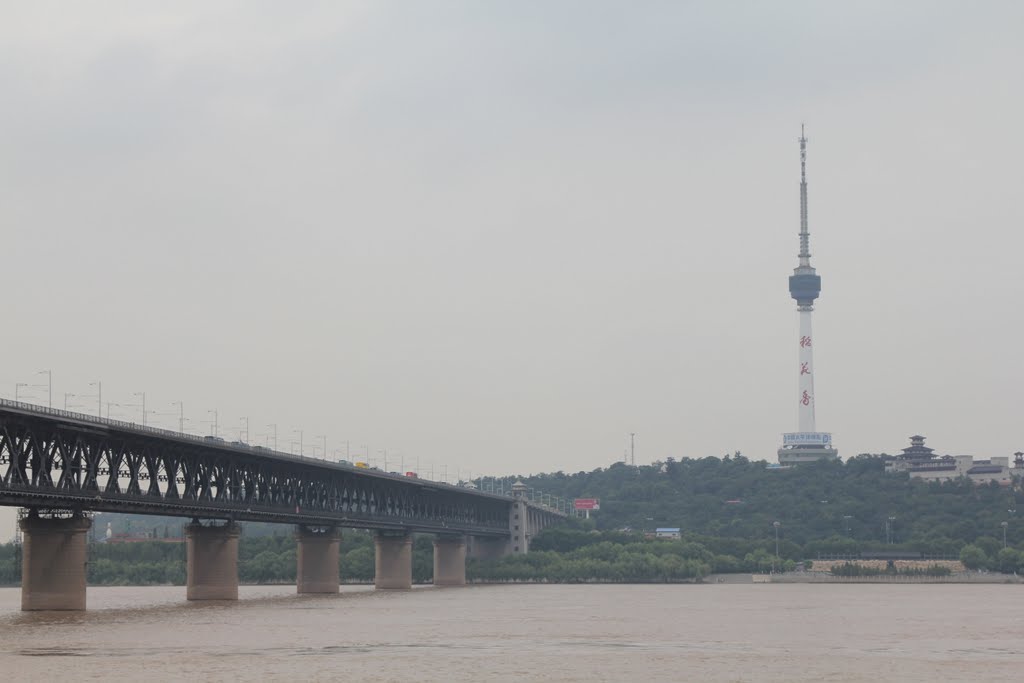 สะพานอู่ฮั่น Wuhan bridge, 武汉大桥 by Yu Liu