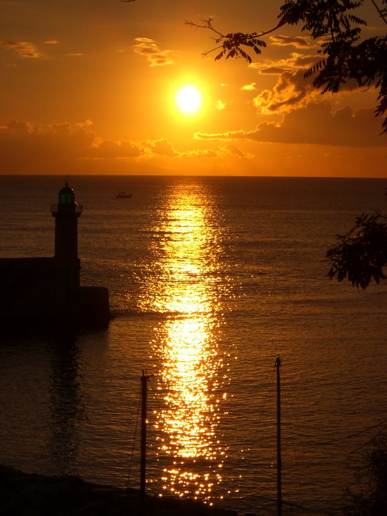 Sunrise at Bastia Marina by tobiasw