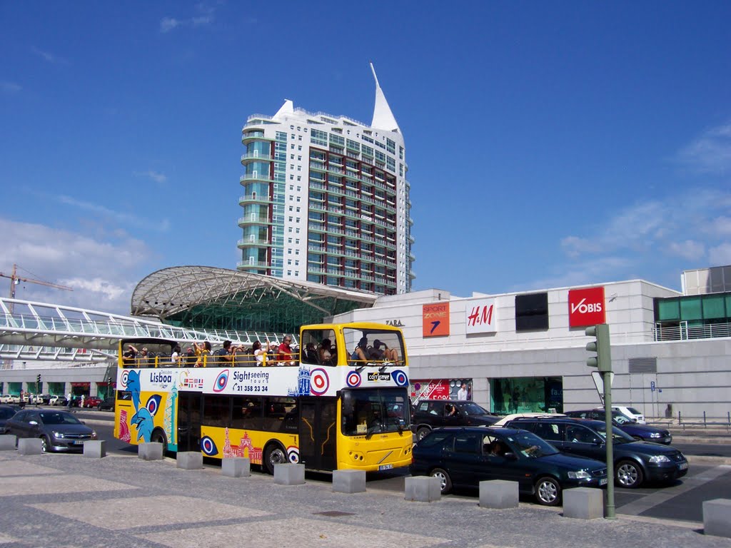 Lisboa sightseeing bus by bredy46