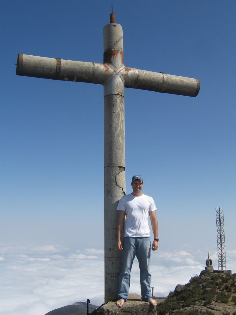 Ricardo no cume do Pico da Bandeira by Ricardo Abelha