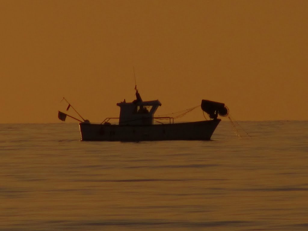 Pescando al amanecer,Cullera,Valencia. by Juanmi20