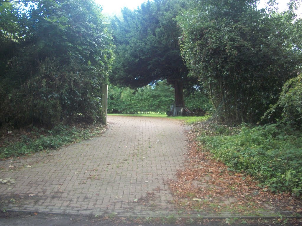 The Rotherwick Lodge brick driveway by Robert'sGoogleEarthP…