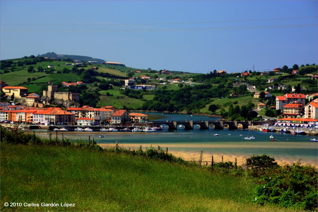 San Vicente de la Barquera by Carlos Gardón López