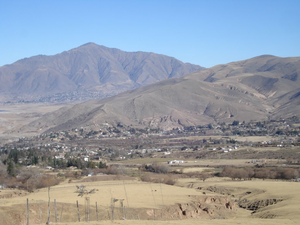 El valle la Angostura desde la ladera norte. by PabloSaFe